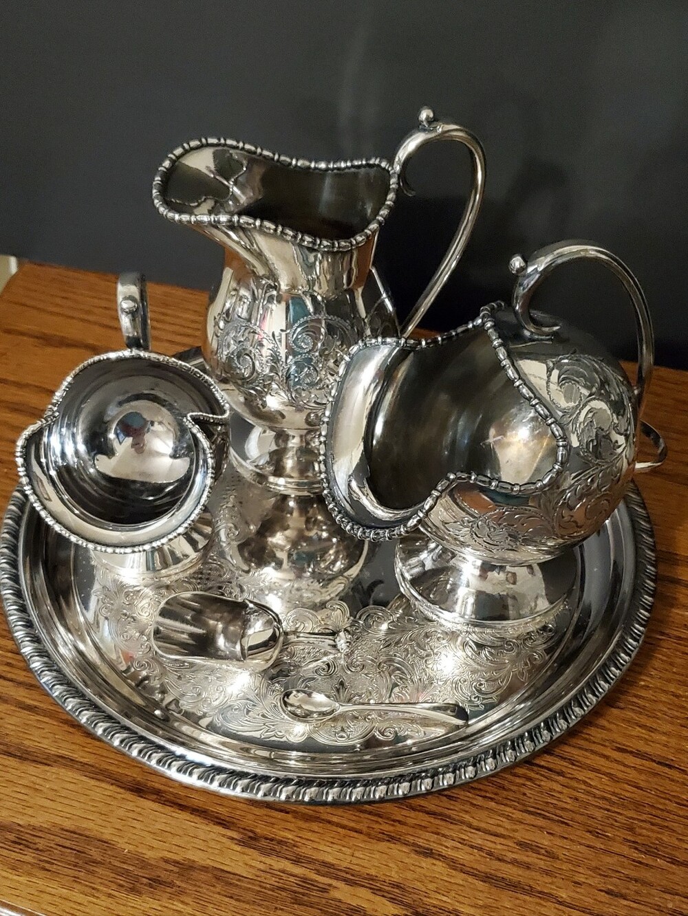 VINTAGE HARRISON BROTHERS & HOWSON 5PC SHEFFIELD SILVER PLATE TEA SERVICE